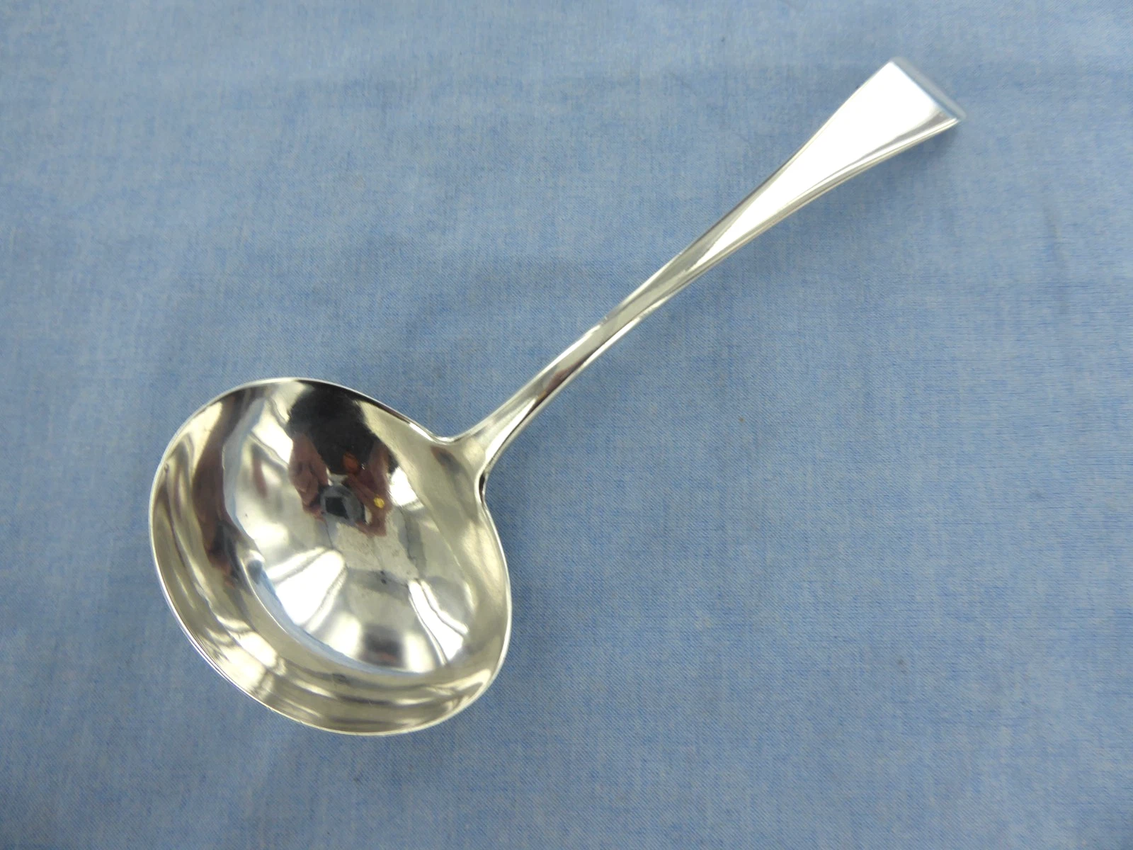 AN ANTIQUE STERLING SILVER OLD ENGLISH SAUCE LADLE. LONDON 1800.
Opens in a new window or tab