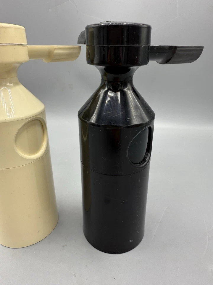 Rare Vintage 1980s Tom David Unicorn Pair White Salt & Black Pepper Grinders - Image 3 of 4