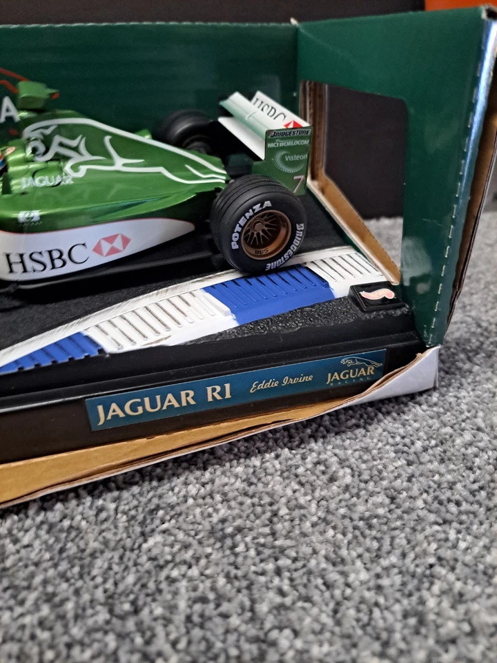 Coche de lanzamiento Hotwheels 1:18 26699 Eddie Irvine Jaguar Racing R1 2000 RARO en caja Foto 4 de 4