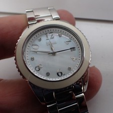 ELEGANTE MONTRE FEMININE TITUS NACRE A GUICHET DATE ,TBEG & FONCTIONS