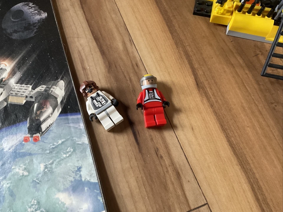 LEGO Star Wars B-wing 6208 With Box Minifigs & Instructions - Image 3 of 4