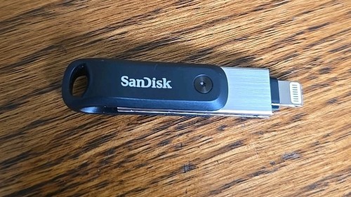 SanDisk iXpand 64GB USB Flash Drive SDIX60N-064G Lightening To USB - EXC