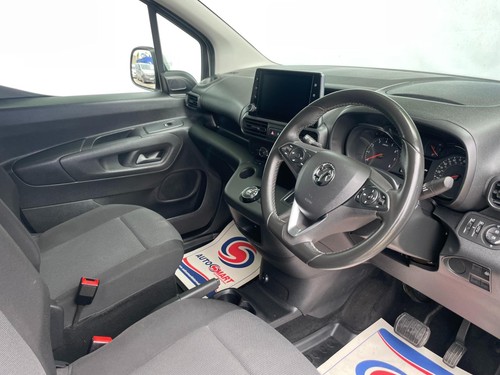 2021 70 Vauxhall Combo 1.5 Turbo D 130ps Sportive AUTO Van PLUS VAT - Picture 19 of 20