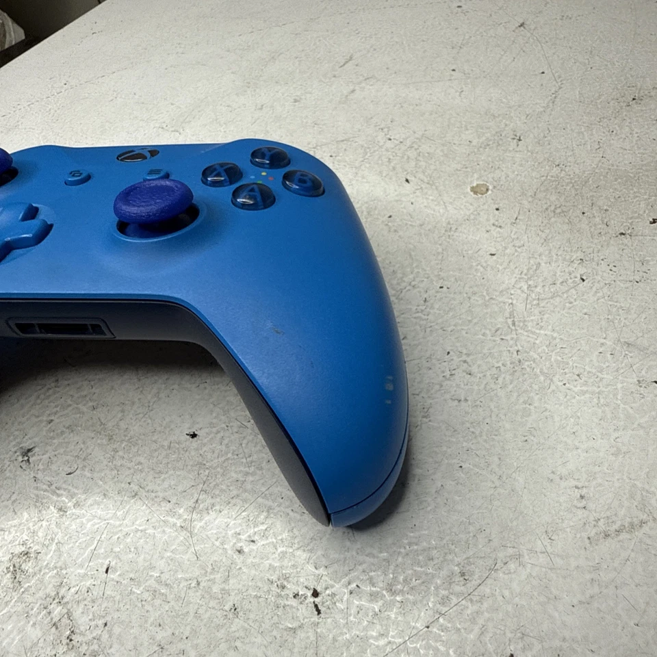 Xbox One Wireless Controller 1708 (New Joysticks)  - Image 3 of 4