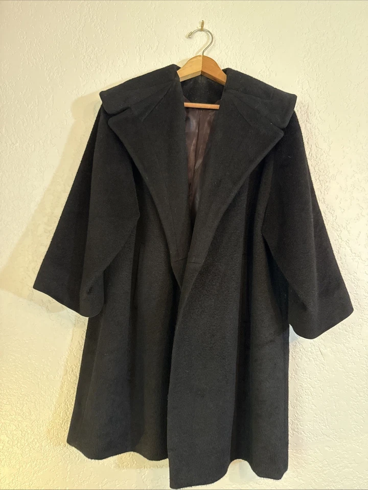 NUEVO SIN ETIQUETAS - Abrigo swing ancho de lana negro Mid-century. Estado A+ y artesanía. Foto 2 de 4
