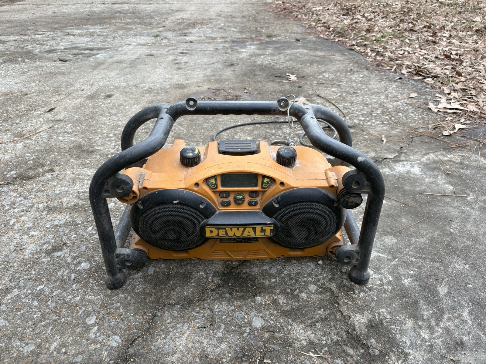 DEWALT Portable AM/FM Radio Jobsite Model Yellow Black Durab