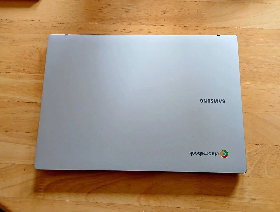 Samsung Galaxy Silver Chromebook Go 11.6 Laptop Intel Celeron, 4GB RAM, 64GB - Image 2 of 4