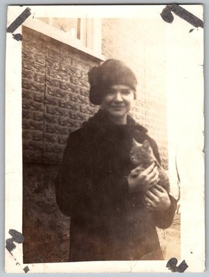 Vtg B&W Snapshot Woman in Fur Collar Coat Hat Holding Kitten Cat Pet 1920s