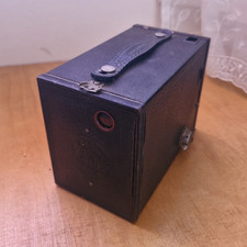 Vintage! Kodak Brownie No.2 Model F Box camera. 120 roll film.