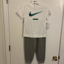 NEW 34 Nike Brand Boys 2pc Set Gray Sweatpants White Swoosh T-Shirt Size 7