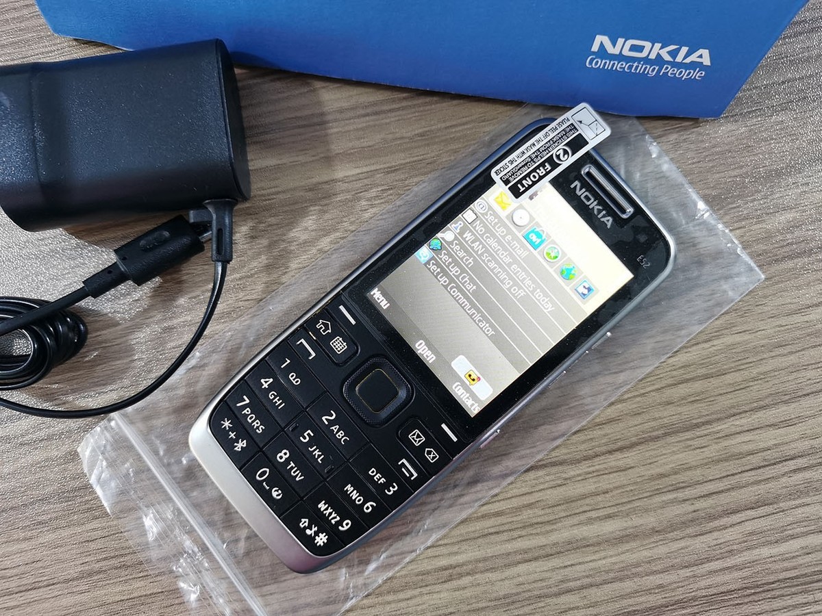 Nokia E52 - 60 MB - Black (Unlocked) Symbian smartphone 2.4