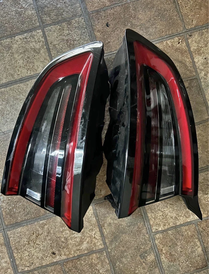 Juego de luces traseras Hellcat Dodge Charger 2015-2024 OEM* AMBAS LUCES TRASERAS JUNTAS Foto 2 de 2