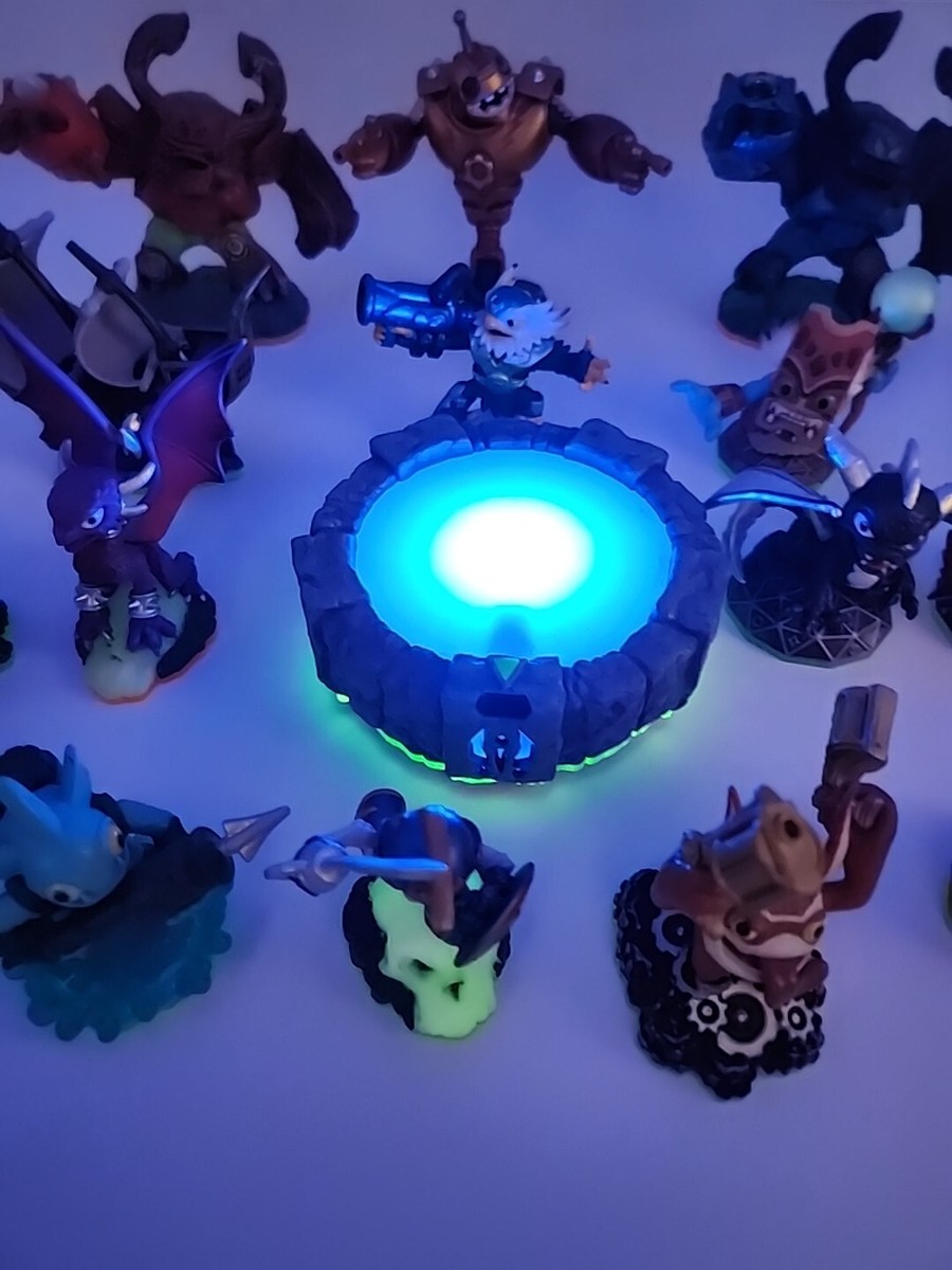 Lot Of 15 Skylanders Figures And Portal | eBay