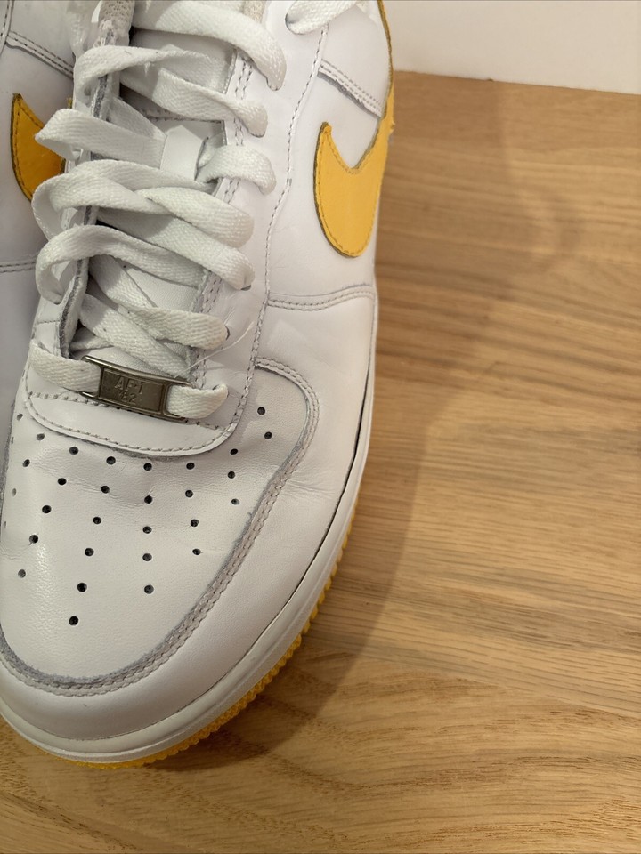 MENS NIKE AIR FORCE 1 LOW 315122172 WHITE/VARSITY MAIZE YELLOW SIZE 9
