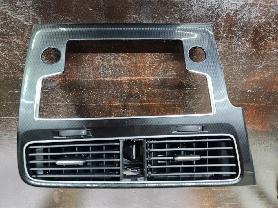 VOLKSWAGEN GTI 2015-2017 FIBRA DE CARBONO VENTILACIONES DE AIRE CON MOLDURA DE RADIO 5gm819728 OEM Foto 2 de 3