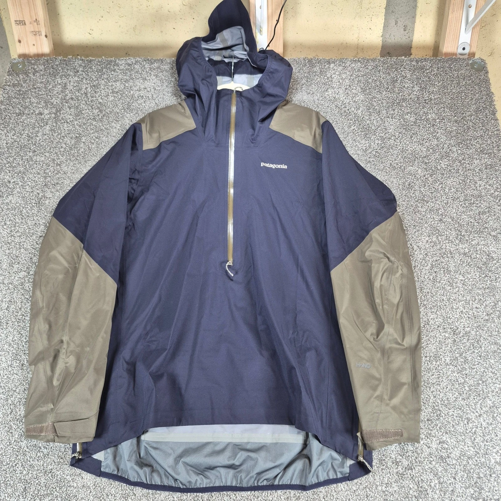 NWT Patagonia Dirt Roamer Storm Jacket Mens XL Sunken Blue Waterproof Shell
Opens in a new window or