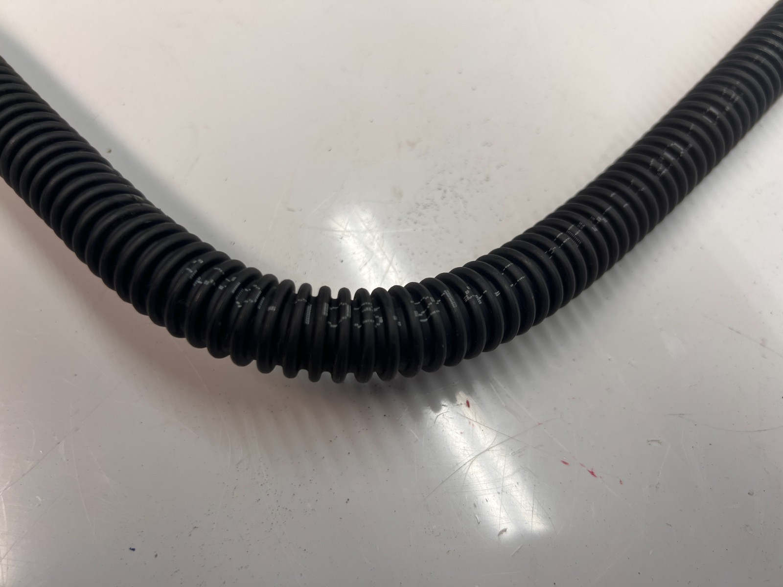 LAMBORGHINI AVENTADOR VENTILATION FOR CYLINDER HEAD VENT HOSE OEM 470103214C