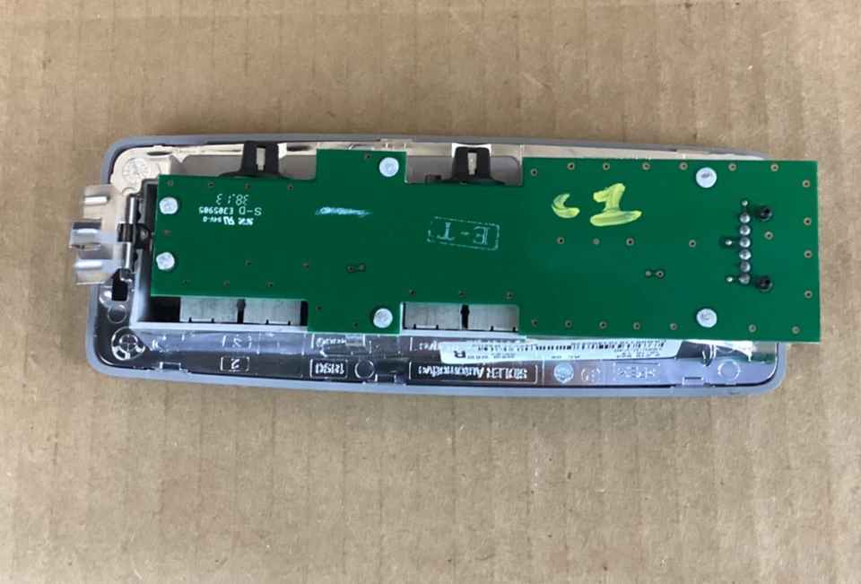 BMW X3 2011-2016 LUZ DE LECTURA INTERIOR TRASERA DERECHA OEM Foto 4 de 4