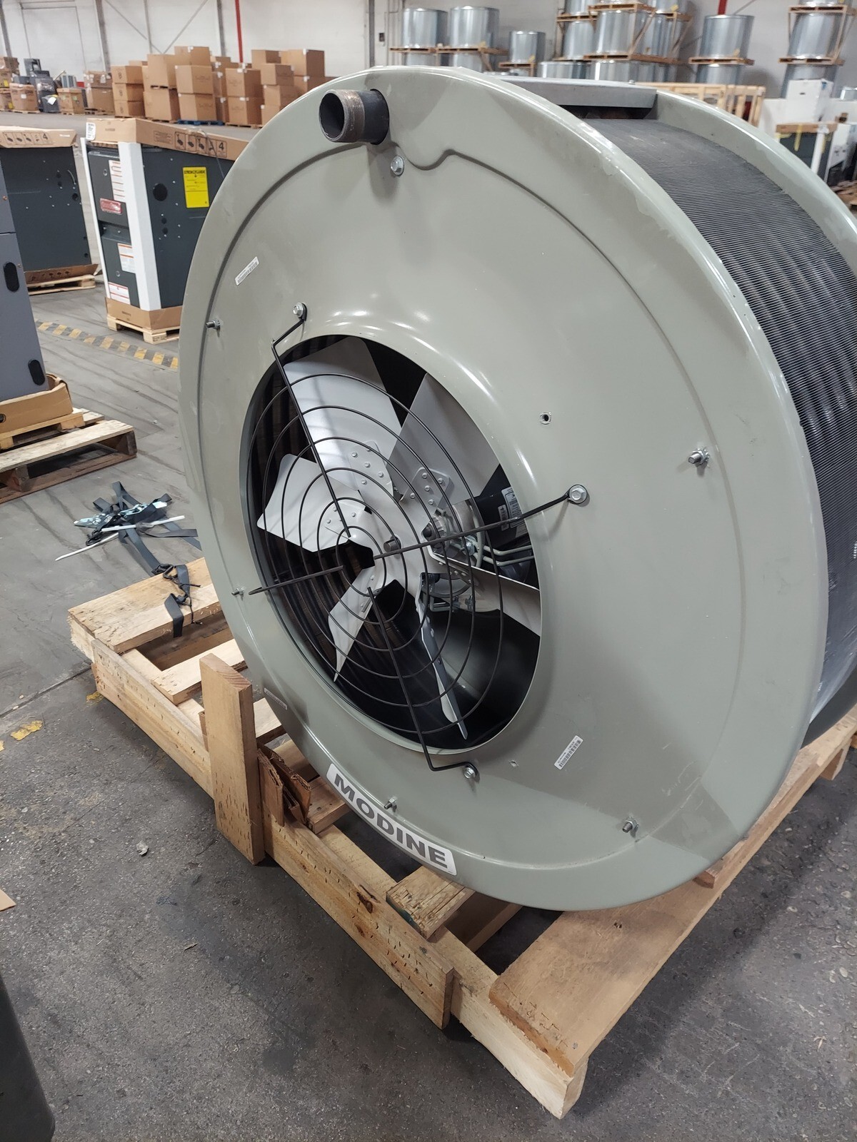 Modine 333K BTU Hot Water/Steam Unit Heater, Vertical, Copper Heat