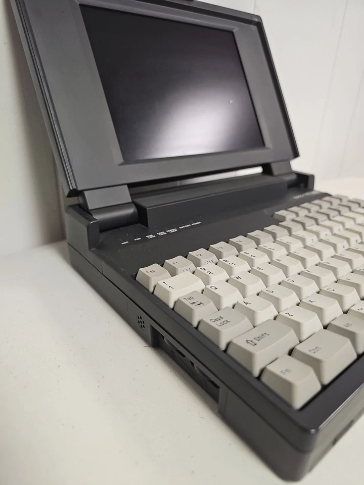 Computadora portátil Hyundai Super-NB386S de colección SIN PROBAR Foto 3 de 4