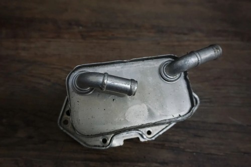 Audi A4 8K A5 A6 4F A8 Q7 4L VW Touareg 7P Ölkühler 06E117021G Kühler Motoröl