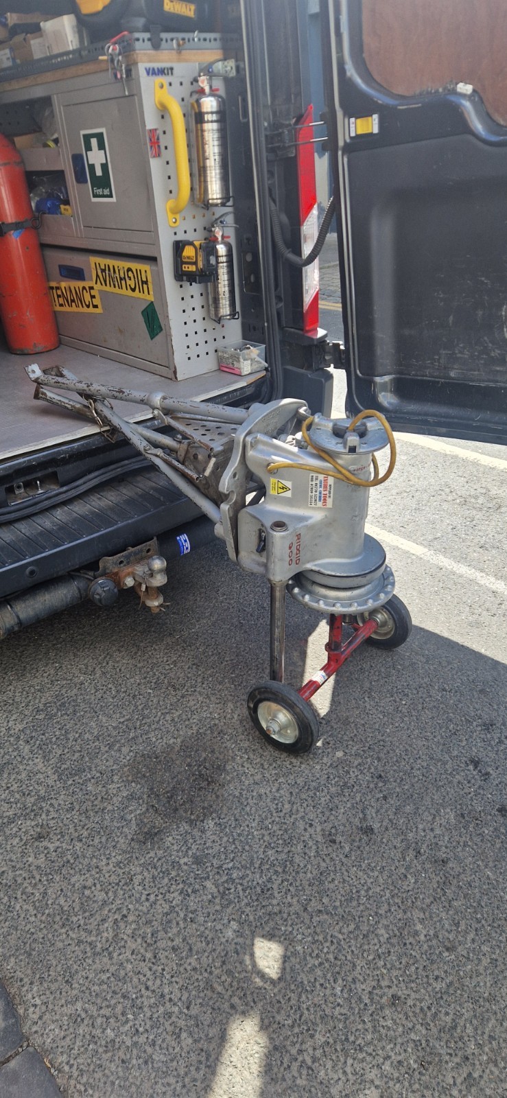 Rigid 300 Pipe Threader with Tripod