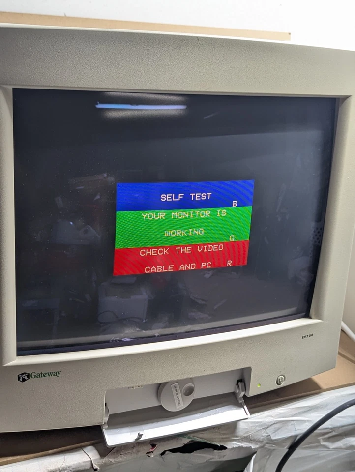 Gateway EV700 17" CrystalScan CRT Computer Monitor Retro Gaming - Image 2 of 4