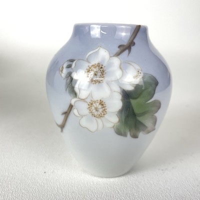 Vintage Bing and Grondahl B & G 3.5'' Bud Vase Berry Blossoms 215-5012 Signed RV