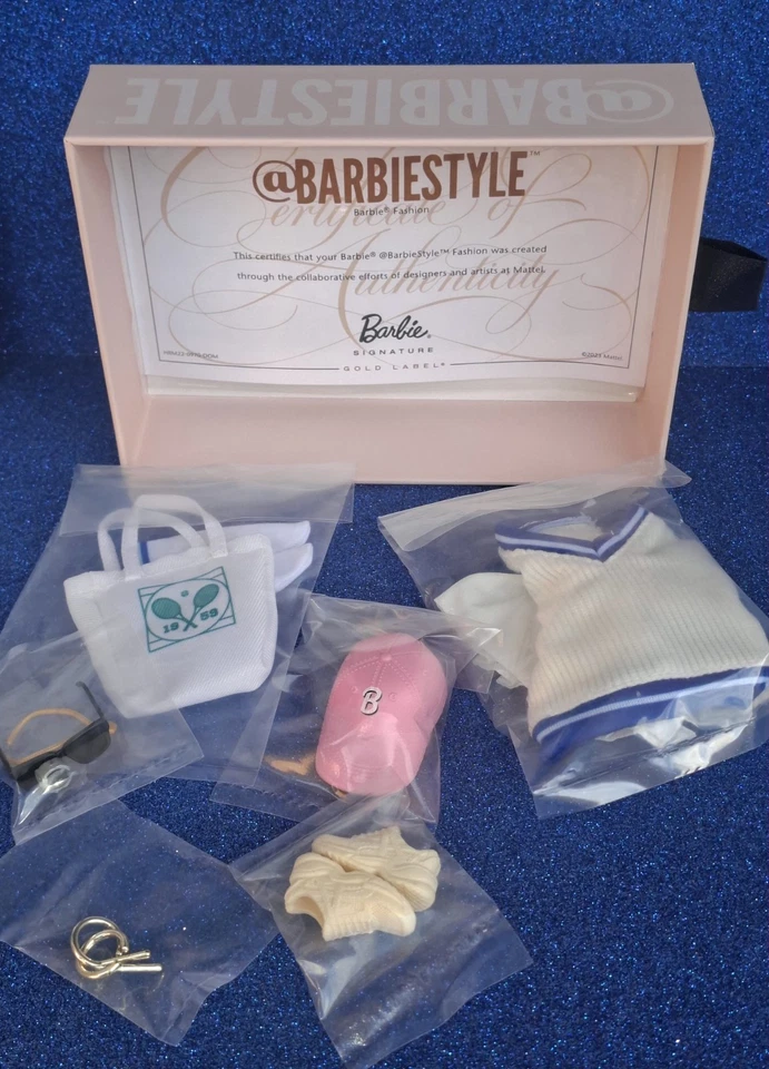 Barbie doll Signature @BarbieStyle Tenniscore Suim Noh Fashion Pack Mattel HRM22 - Immagine 3 di 4