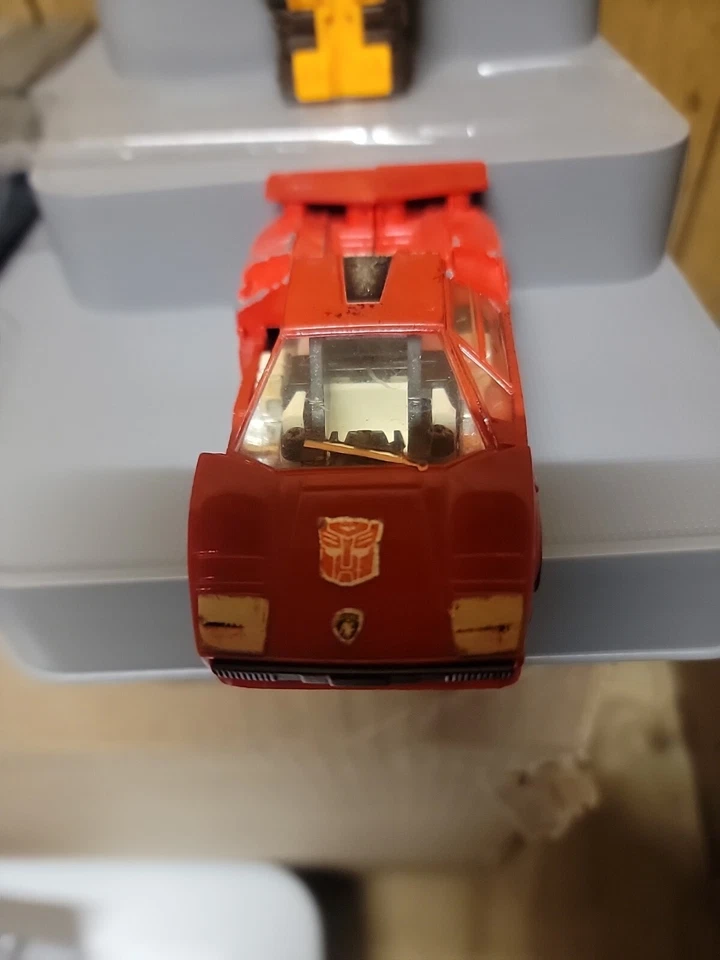 VINTAGE TRANSFORMERS TAKARA COUNTACH CAR FLAWED INCOMPLETE FOR PARTS - Image 2 of 4