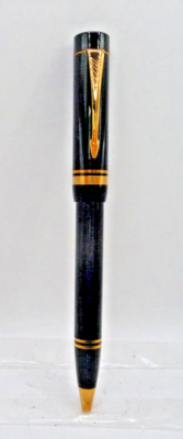 Parker Vintage 1987 Centennial Black Duofold Ball Pen-Cap Action