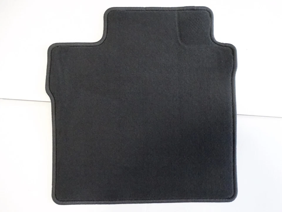 Genuine NISSAN VERSA NOTE Carpet Floor Mats Black Genuine 4 pc. 999E244100 - Image 4 of 4