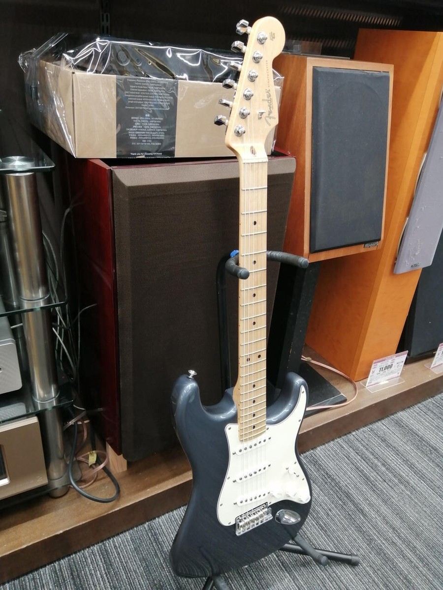 FENDER American Standard Stratocaster Electric Guitar #28475 FENDER American Standard Stratocaster Electric Guitar #28475