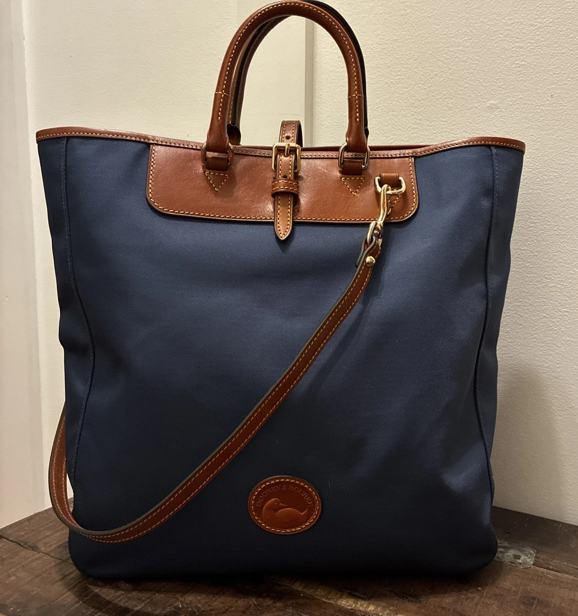 Pochette Dooney & Bourke Femme – Bleu Marine Et Marron Avec Bandoulière