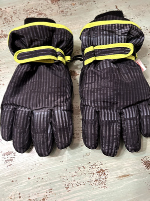 Childrens place boys gloves L/XL Thermalite lined 