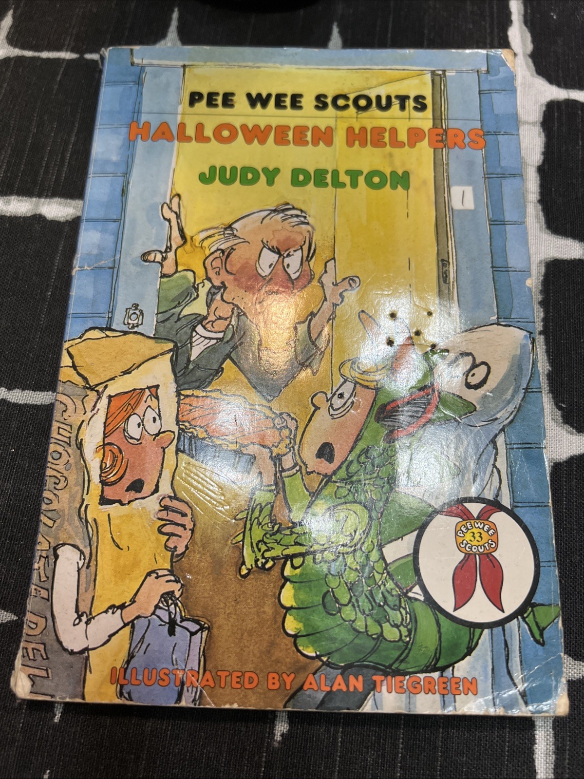 Pee Wee Scouts Halloween Helpers Judy Delton Illustrated By Alan Tiegreen