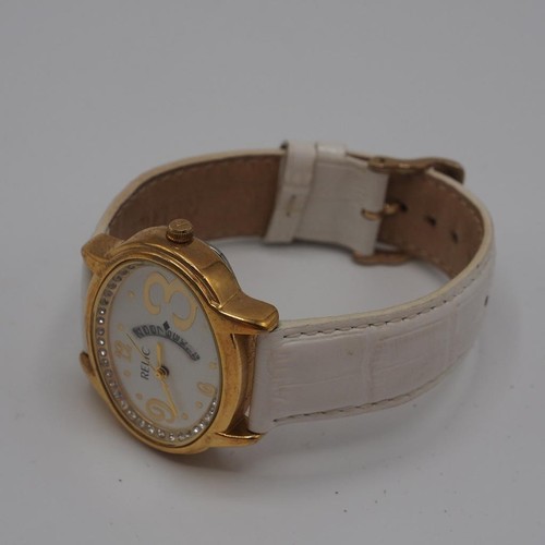 Relic Montre avec Unique Cristal Décoré Ovale Étui Et Date Fenêtre - Photo 2 sur 6