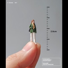 1: 64 Trend girl wearing scarf miniature model micro doll simulation mini