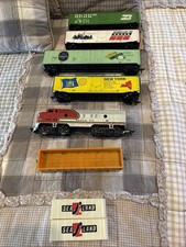 Lot de 8 voitures train Santa Fe Burlington Chiquita Sea Land New York