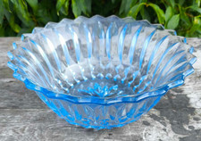 Vintage petit saladier en verre taillé teinté bleu ciel