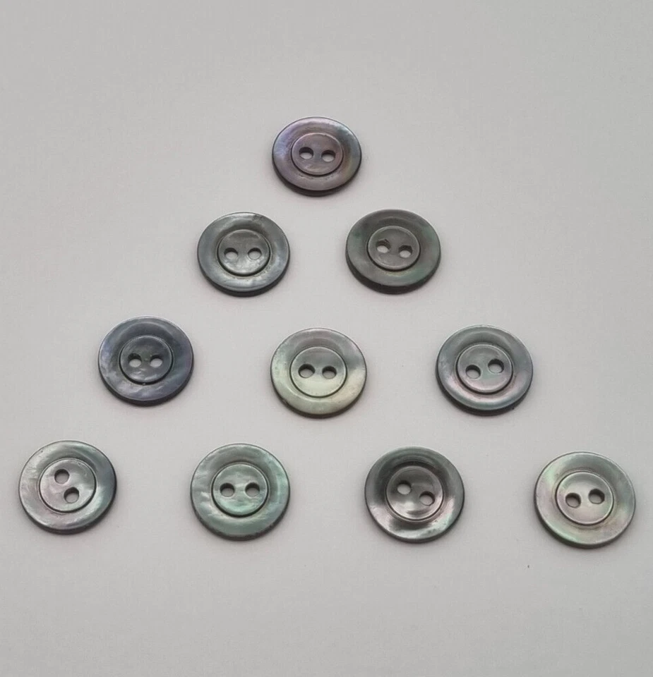 10 graue Perlmutt Knöpfe 2-Loch 13 mm / Mother-of-Pearl Button Bouton Nacre D9 - Bild 3 von 3