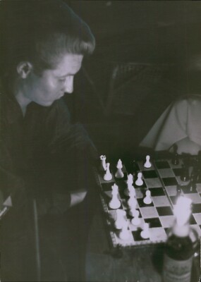 LG829 1959 Original John Walther Photo BEATNIK MAN PLAYING CHESS