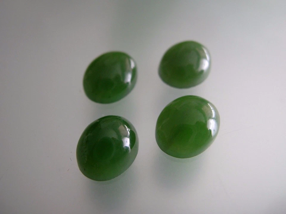 Vintage top quality natural Chinese Green Jade 8x10mm oval cabochon gemstones - Image 2 of 4