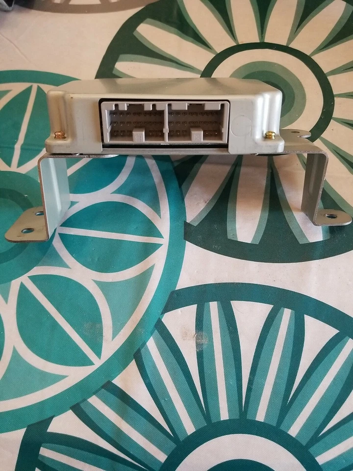 Infiniti I35 2001 Nissan Máxima módulo de control de transmisión P/N: 31036 5Y701 Foto 2 de 4