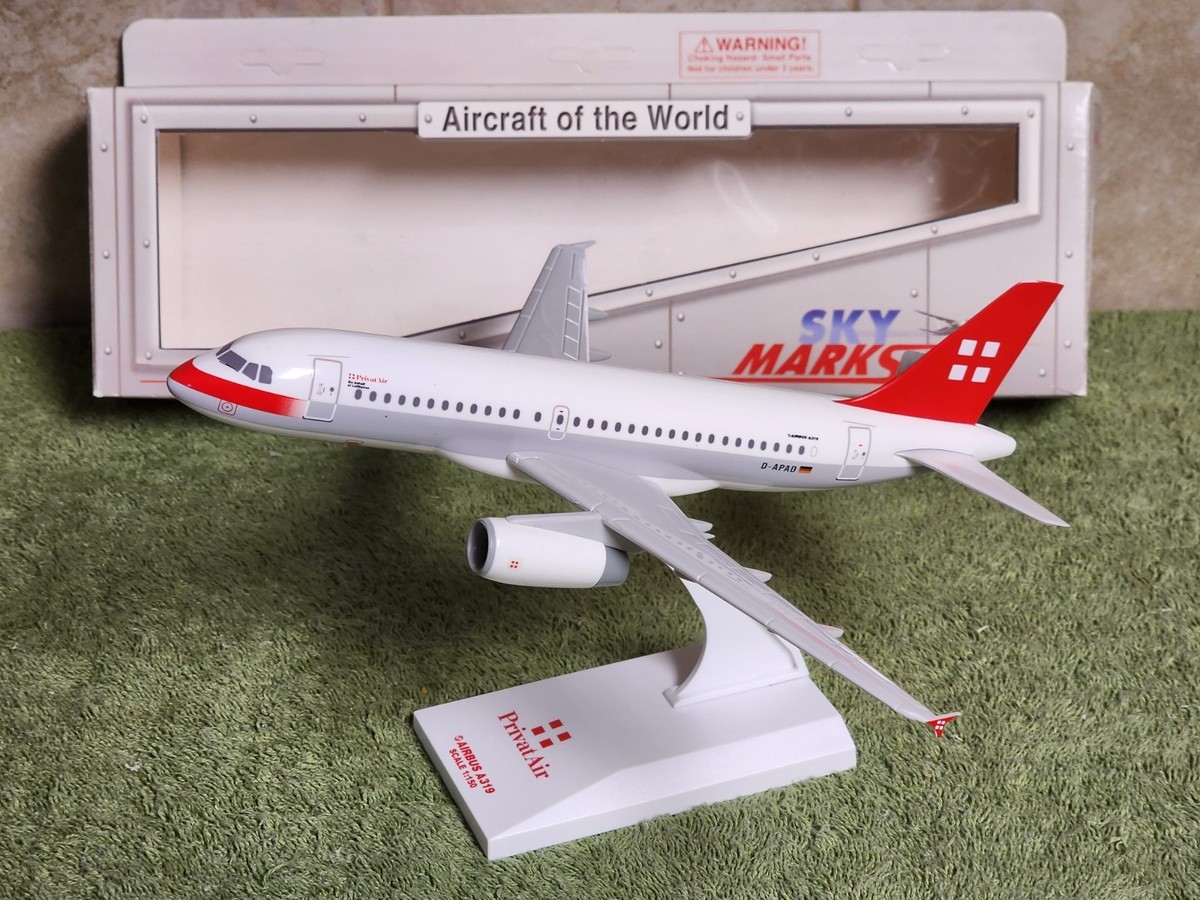 Daron Sky Marks 航空機模型 赤 Daron Sky Marks Aircraft Of The World Private Air Airbus A319 Jet