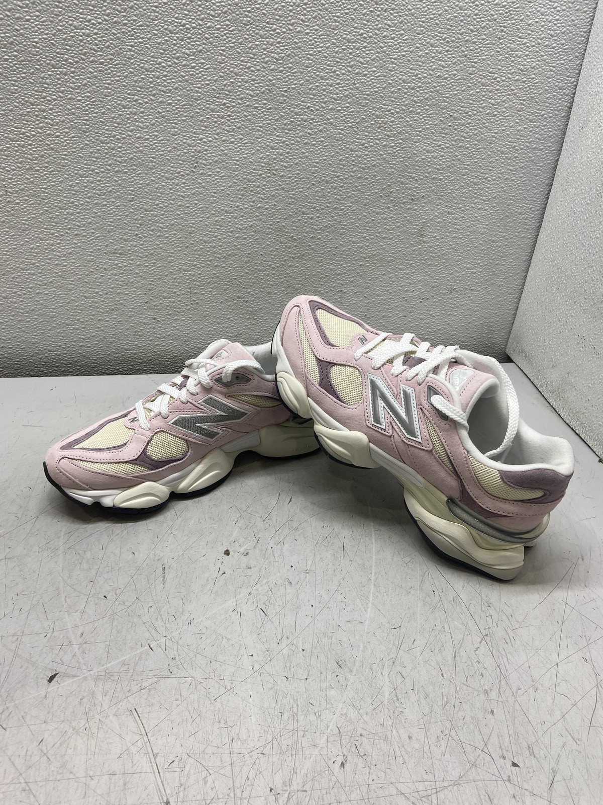 New Balance 9060 Sneak Slip On Women's 9 Sneakers Pink / Beige