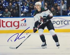 DYLAN GUENTHER SIGNED 8x10 - UTAH MAMMOTH / ARIZONA COYOTES w/COA - YOUNG STAR!!