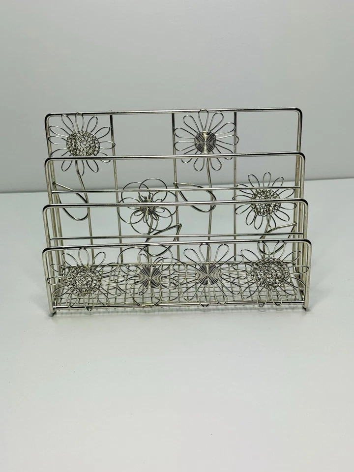 Porta letras tono plata con diseño de girasol y margarita Foto 2 de 4