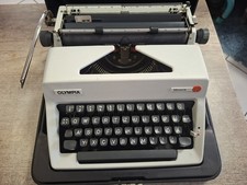 Schreibmaschine Olympia "Monica" in weiß, Lederkoffer, Nachlass, Auflösung