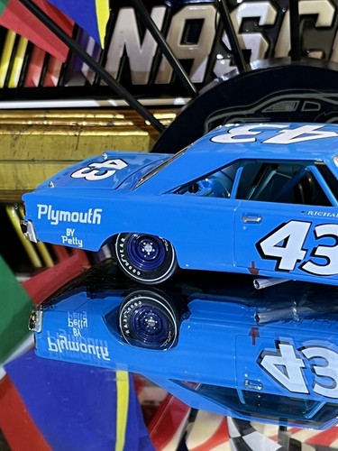 🔥Richard Petty #43 1967 Plymouth Belvedere GTX w/Original Box/Papers-RARE🔥🏁 - Picture 6 of 8